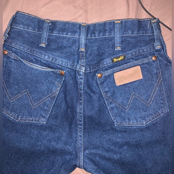 Wrangler dark wash jeans - Picture 3 of 4